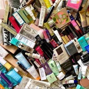 {MYSTERY BOX} 15+ ITEMS: ALL SAMPLE SIZE MAKEUP HAIR SKIN CARE NAILS BATH & BODY
